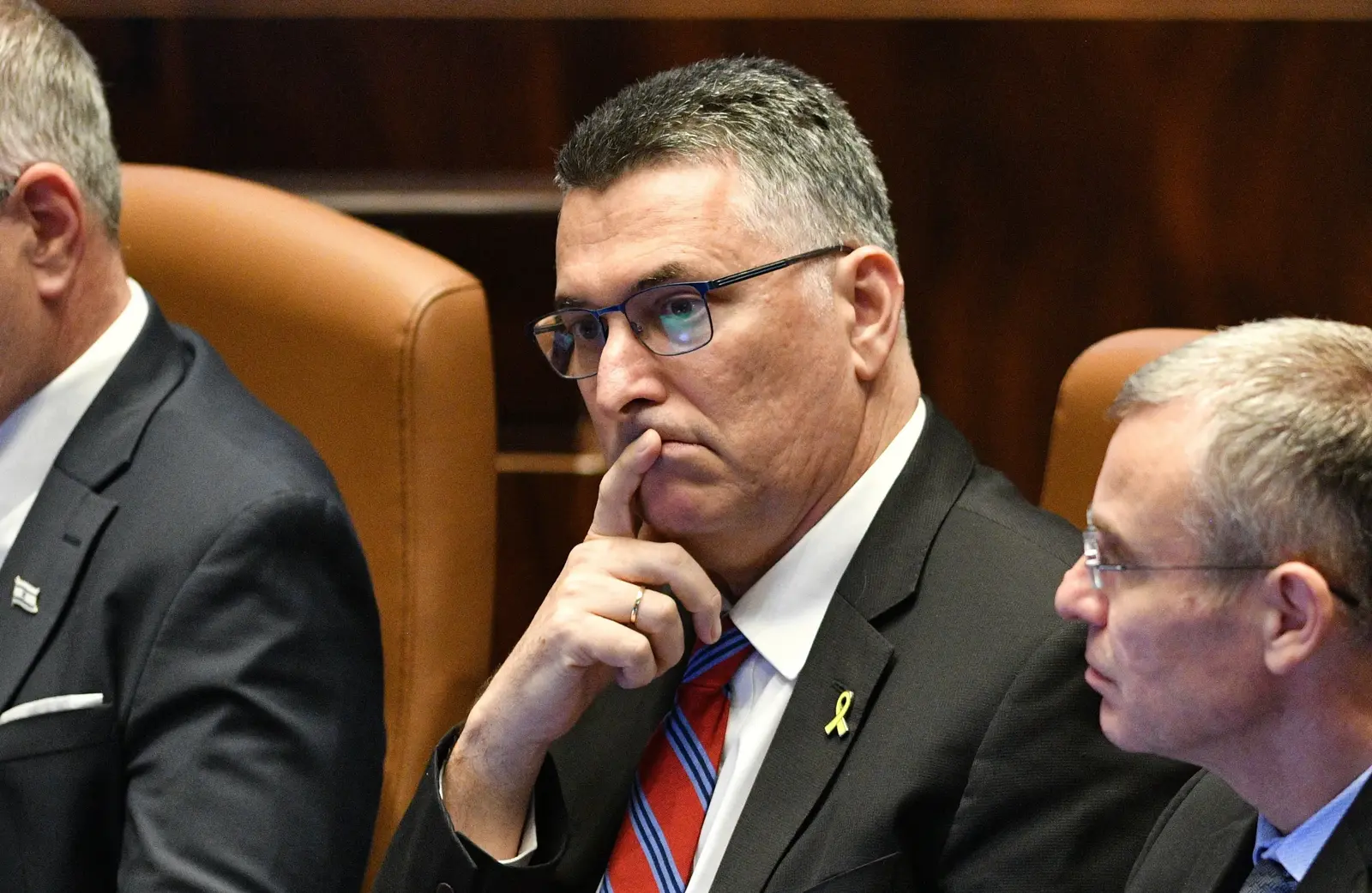 לקראת פתיחת השגרירות בלובליאנה: תלונה פלילית בסלובניה נגד השר גדעון סער