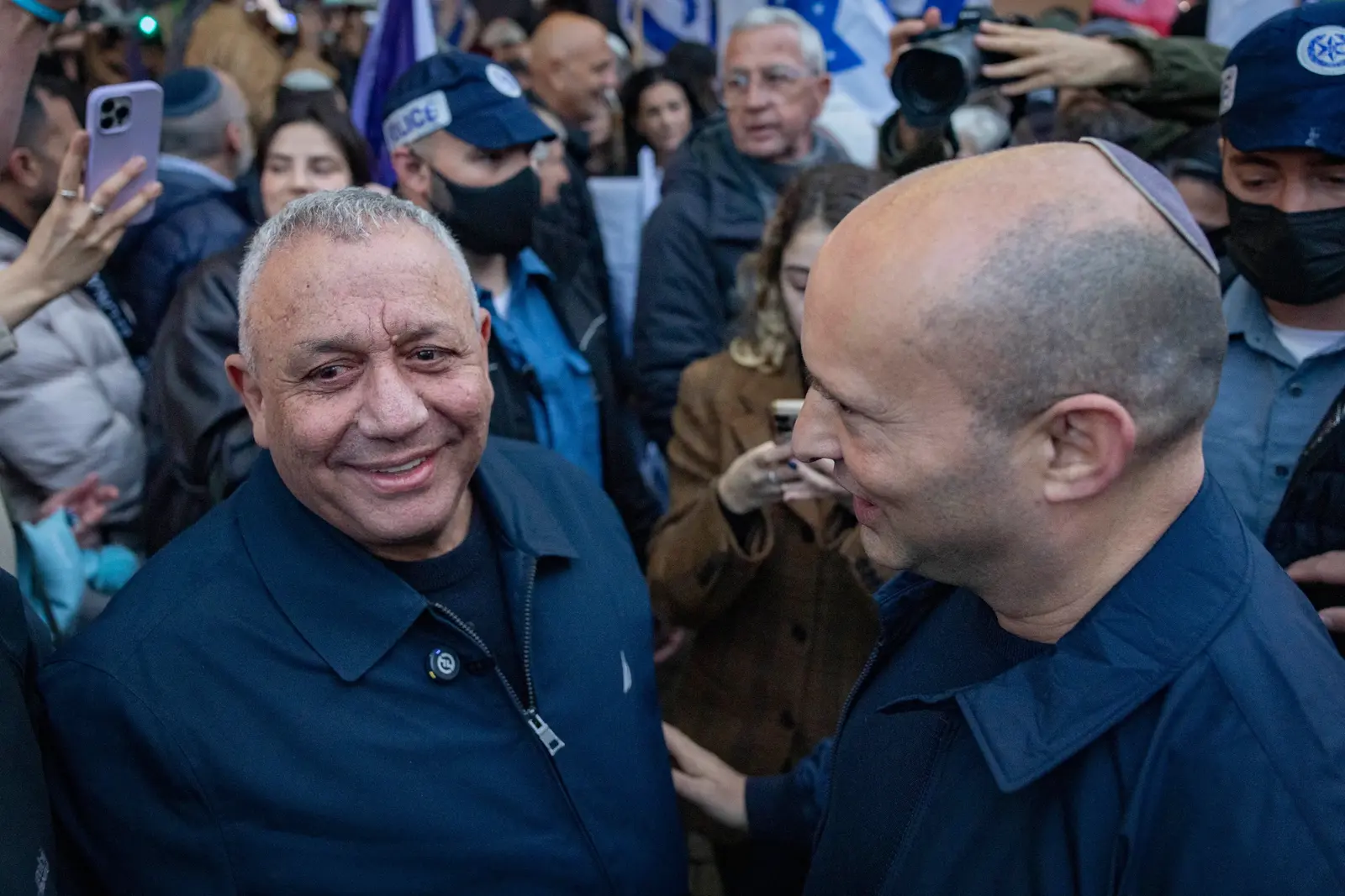 איזנקוט נפגש עם בנט בביתו: "החליפו מחשבות על אירועי השעה"
