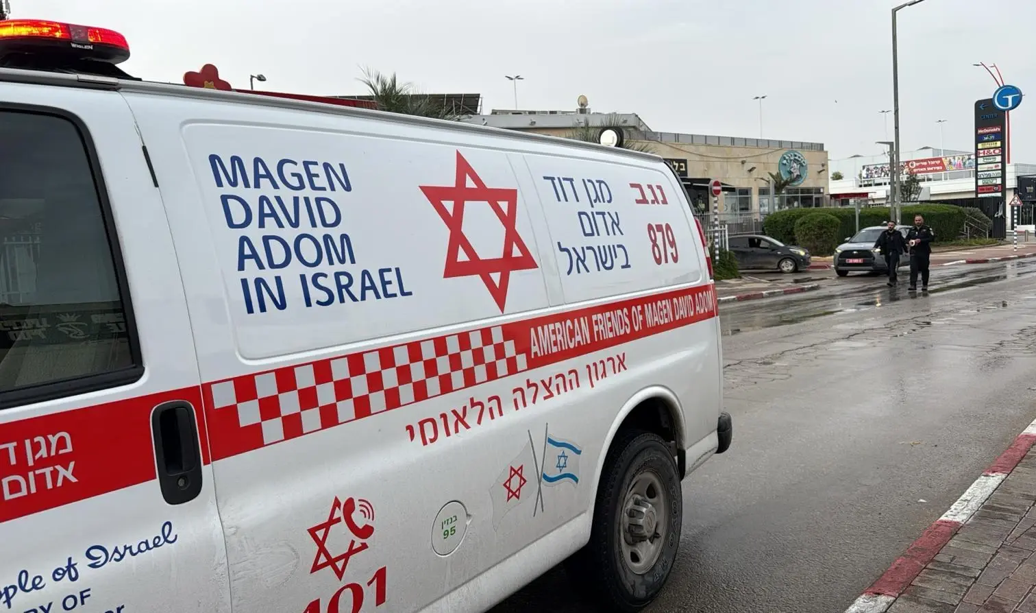 לעיני התלמידים: מורה נורה בחניית בית ספר בנגב, מצבו בינוני