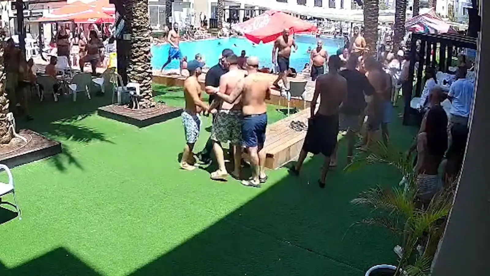 אגרופים ודחיפות על שפת הבריכה - בגלל מקום ישיבה: 3 יואשמו בתקיפה במלון באילת