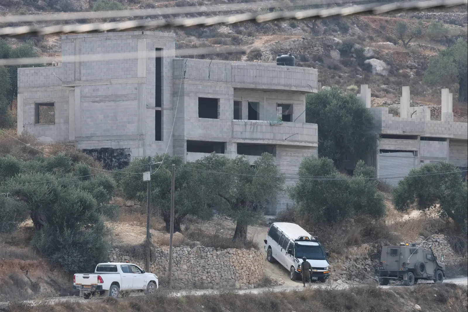 בג"ץ לצה"ל ולמשטרה: נמקו מדוע לא תפעלו להשבת תושבי כפר ג'אלוד לבתיהם