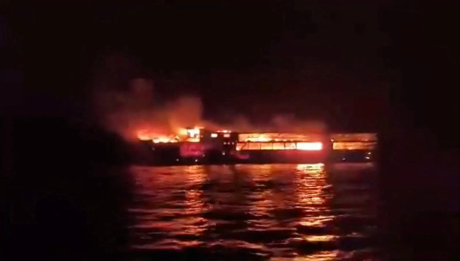 מעבורת נוסעים עלתה באש בפיליפינים: לפחות חמישה נהרגו, יותר מ־80 נעדרים | תיעוד