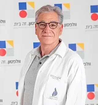 הרופא הבכיר מוולפסון אנס אם של מטופל ופגע מינית בשתי מטופלות - זה העונש שנגזר עליו