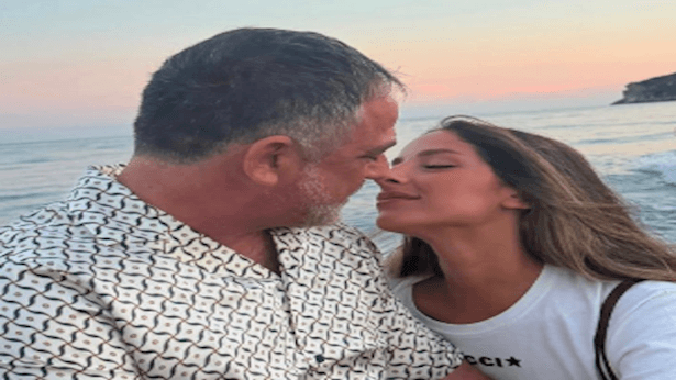המיליארדר בזוגיות עם צעירה ממנו ב-31 שנה - כעת היא מגיבה לביקורת