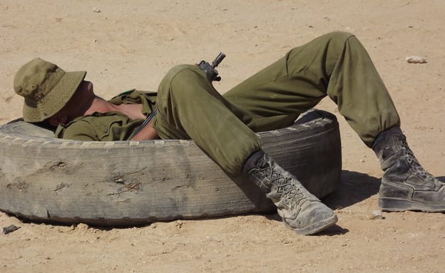 השתחררתם מהצבא - החובות רק מתחילים: מה חשוב לדעת לפני שיוצאים לחיים האזרחיים
