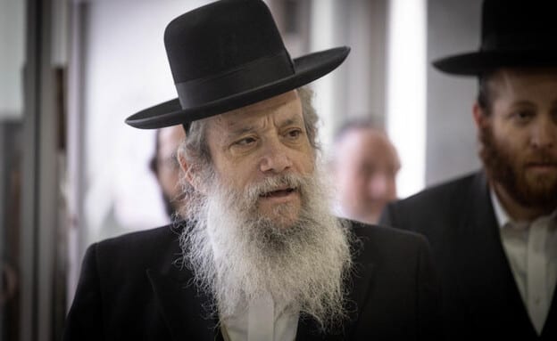 שמונה עובדים מעל גיל 80 ואחד בן 94: המאמץ המיוחד של עיריית בני ברק