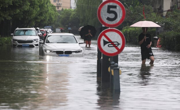 מיליון איש פונו: טייפון עוצמתי מכה בסין