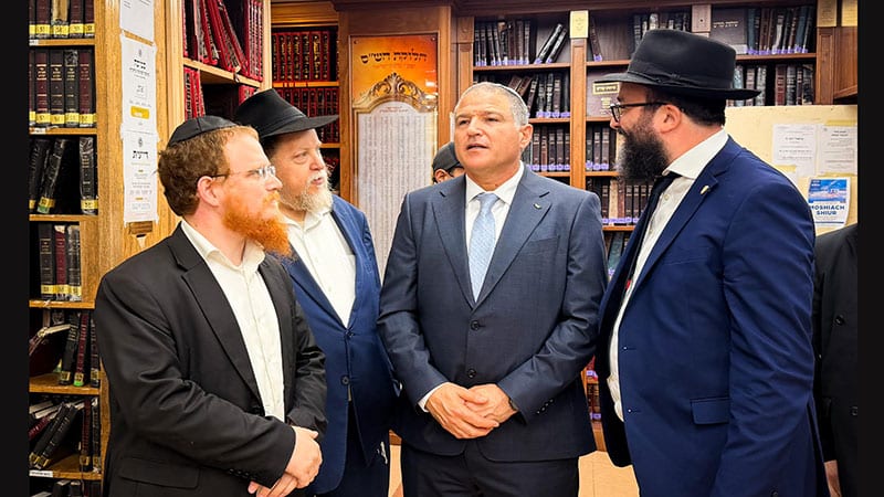 David Zini, Director of Shin Bet Visits 770 with Rabbi Mendy Carlebach