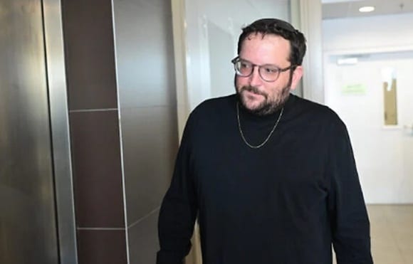 Йонатан Урих пригрозил судебными исками за публикацию переписок с его телефона