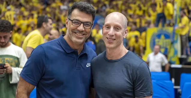 ביהמ"ש הקפיא את מכירת המניות של אשכנזי ללוין