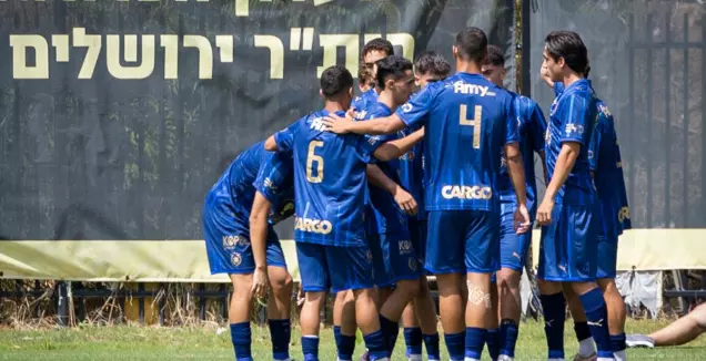 הנוער של מכבי ת"א בנסיקה, של מכבי חיפה בהאטה