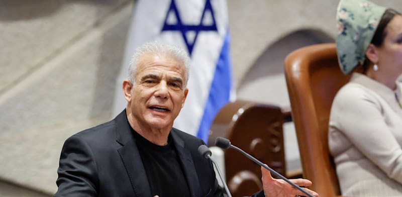 לפיד בתום העדכון עם נתניהו: "אין סיבה להכניס לפאניקה"