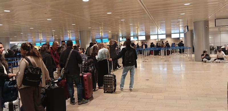Emigration from Israel remains at peak levels - study