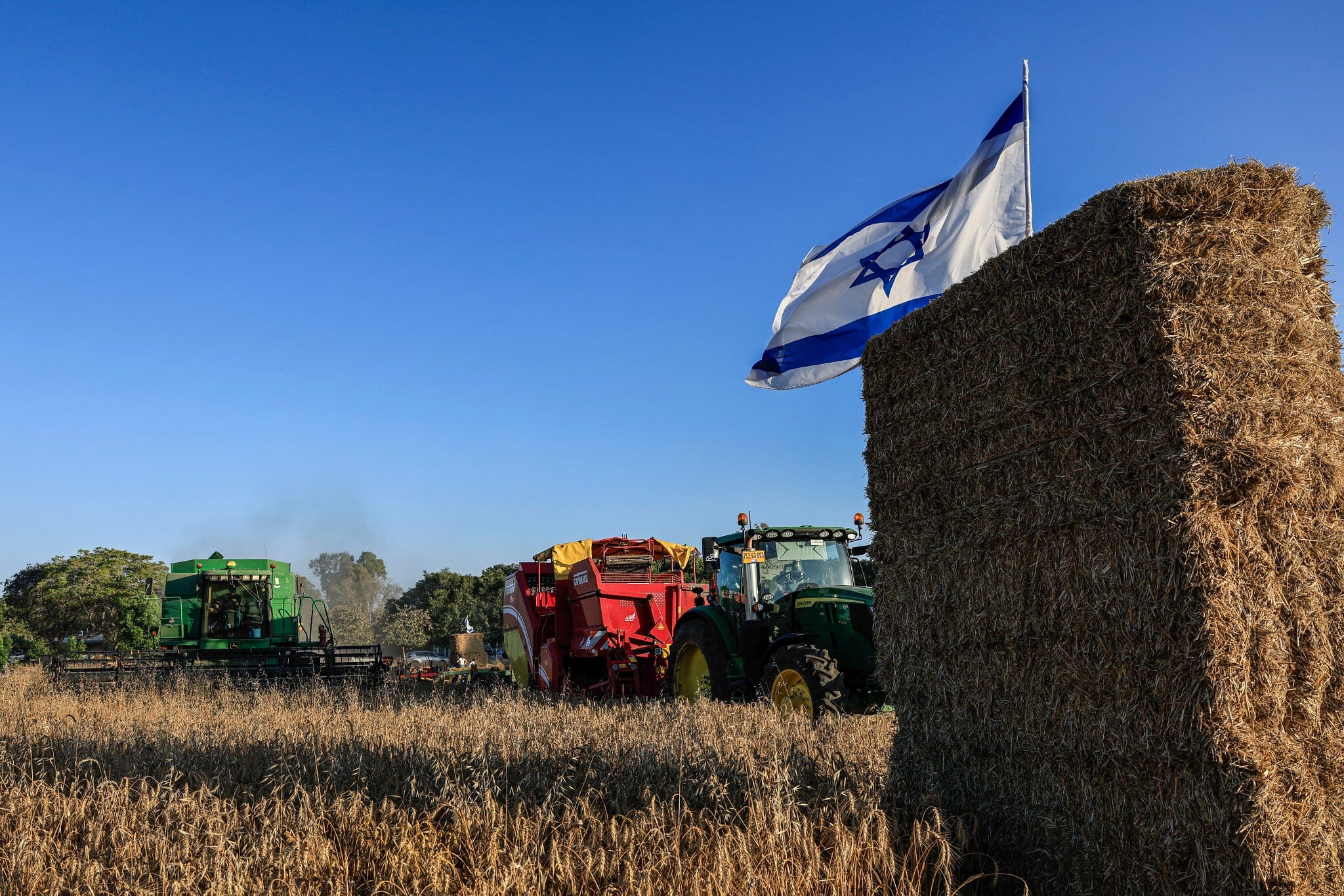 IDF says 4 kites apparently flown from Gaza found in Nahal Oz; residents demand response