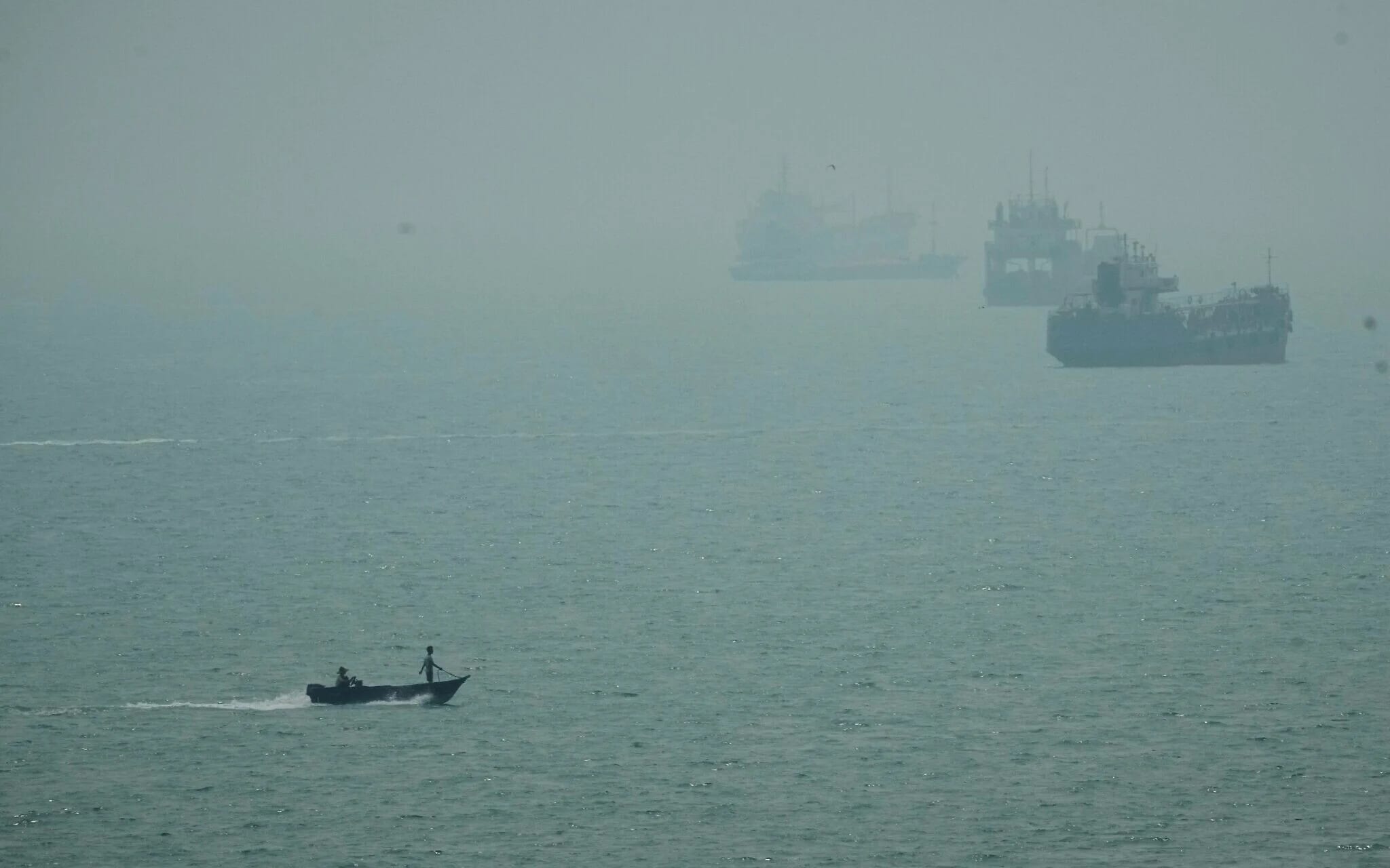 Iran-Oman Hormuz deal won’t immediately reopen strait, source tells Iranian media