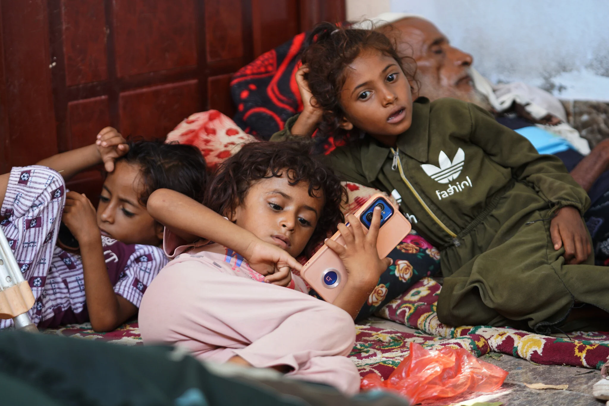 ‘Hysterical panic’ as some 76,000 flee advance by Iran-backed Houthis in Yemen