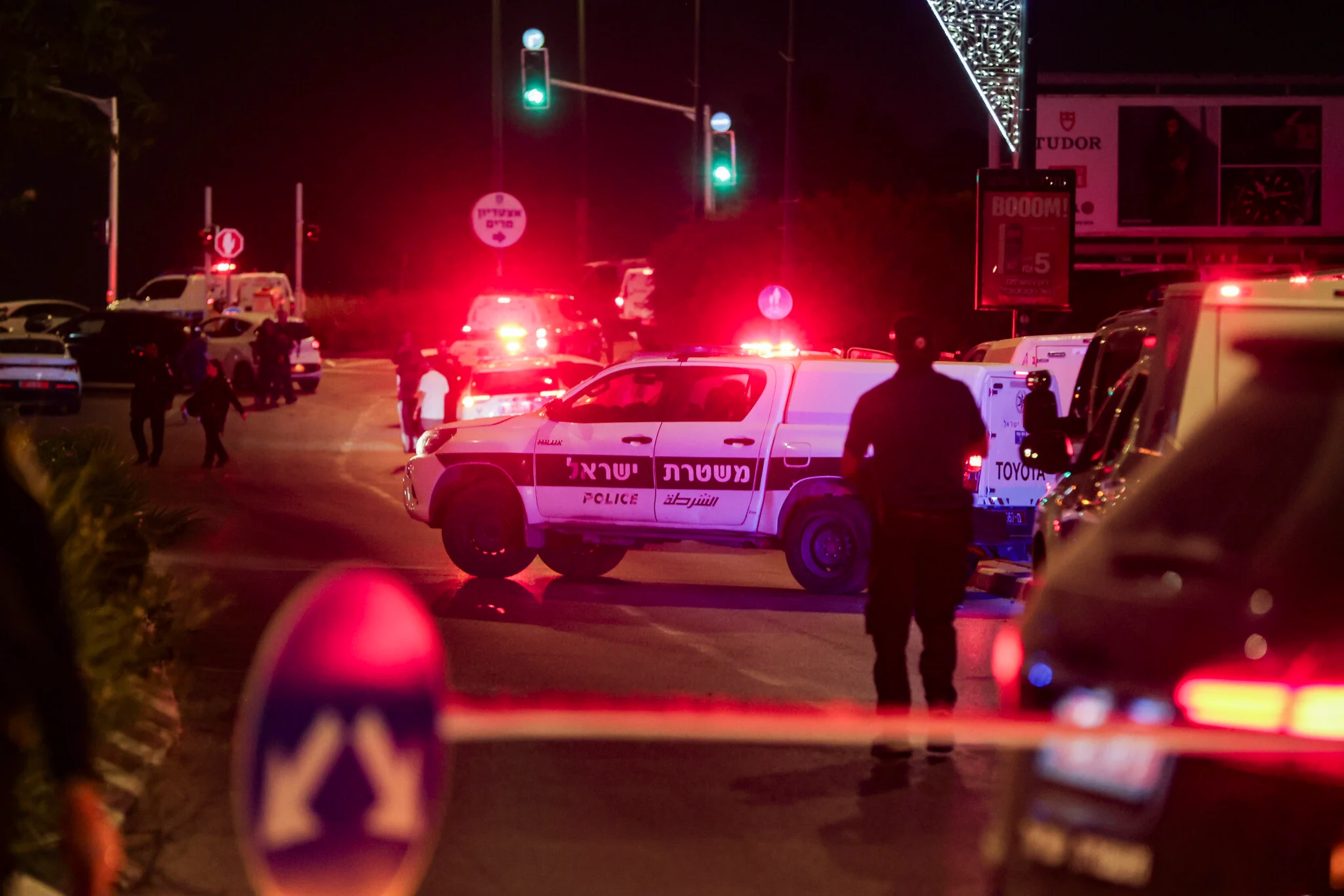 Border Police officer shot dead after opening fire at police in Netanya
