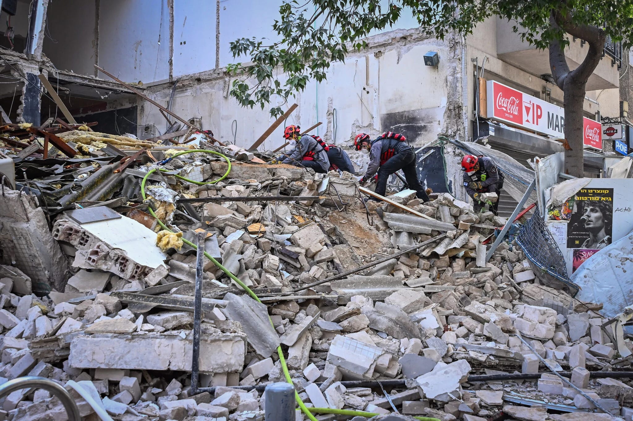 Building partially collapses on Tel Aviv’s Nahalat Binyamin Street; no injuries