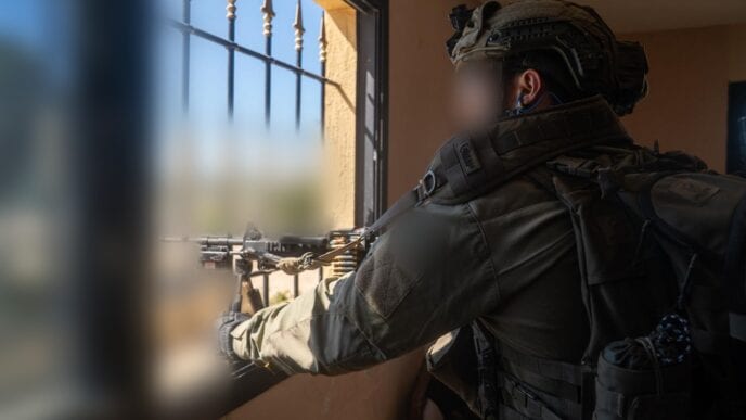 משרד ראש הממשלה בהודעה חריגה בשבת ובאנגלית: "שלושה חיילים נפצעו קשה בתקיפת חיזבאללה"