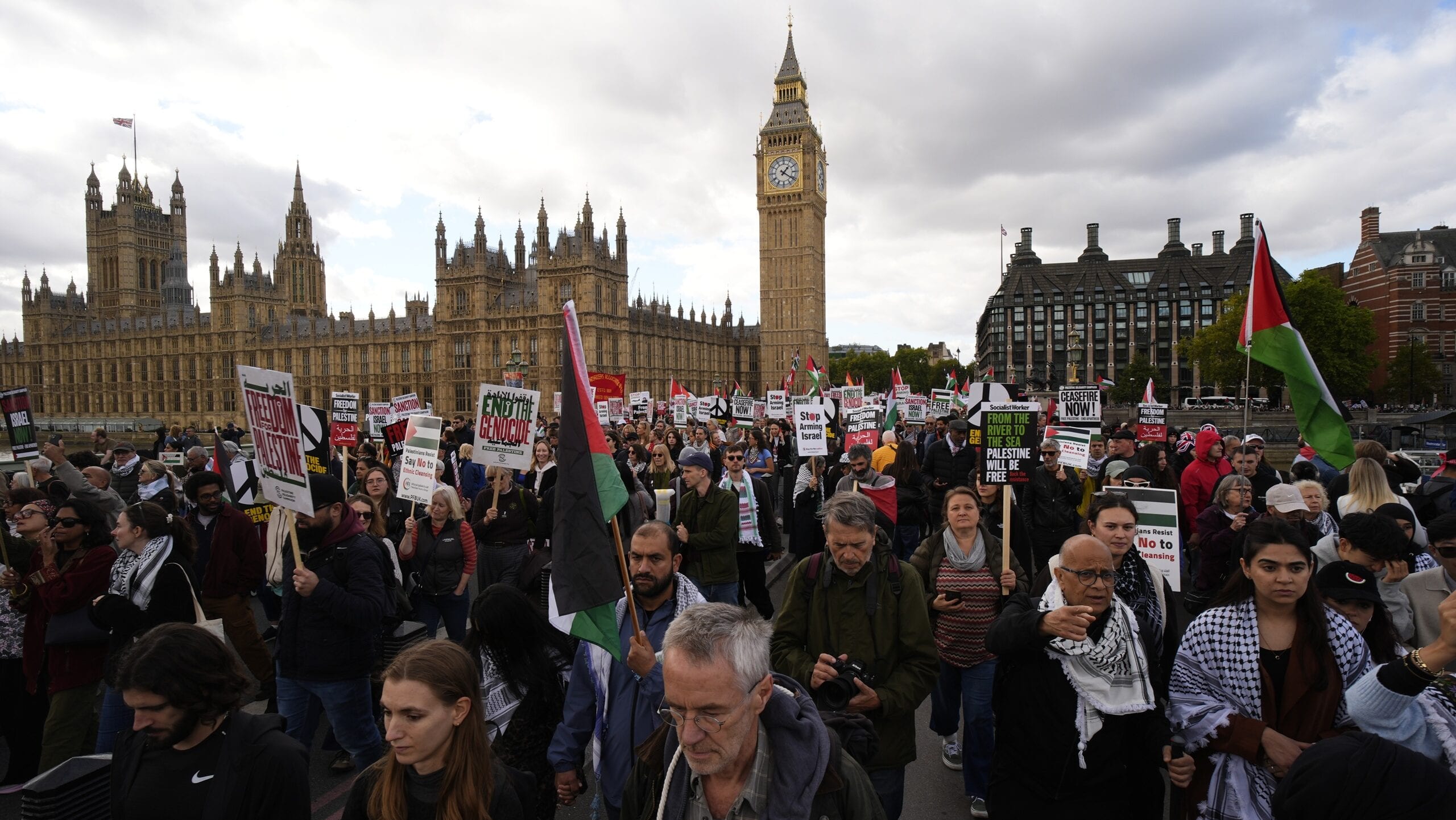 London Pro-Palestinian March Draws Thousands, Police Arrest 20