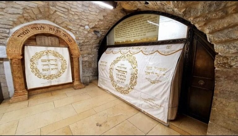 Israel Symbol Removed From Samuel’s Tomb Curtain In Apparent Act Of Vandalism