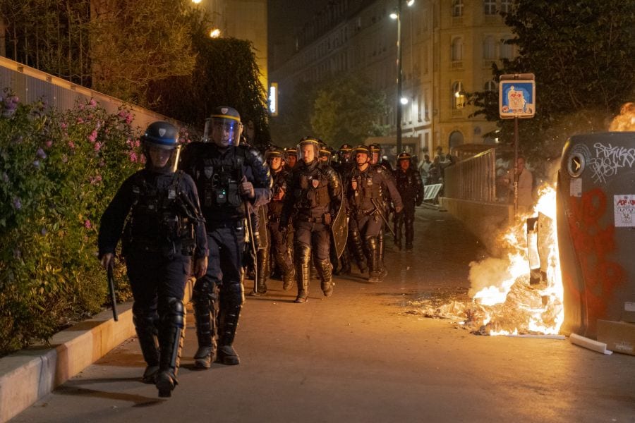 Бунт французских школьников вышел из-под контроля: правительство созывает экстренное совещание