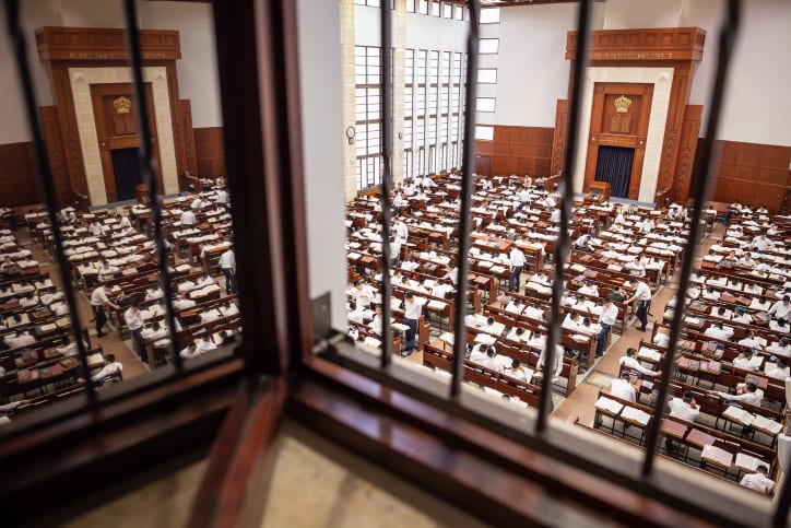 הנגיד החליט לחגוג את לידת נכדו בחלוקת מיליונים לאברכים