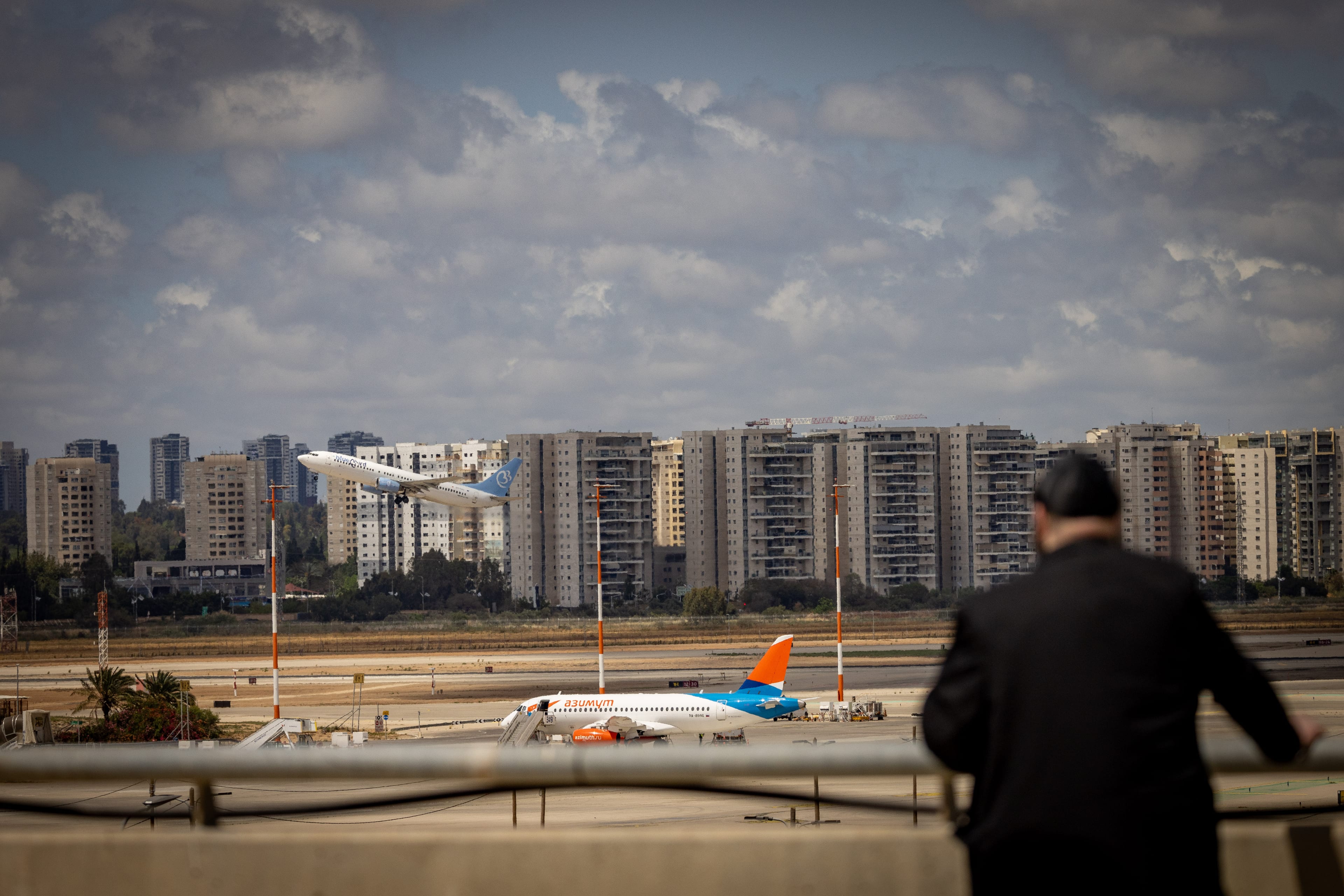 הזוי: 1,240 אנשי צוות ממדינות עוינות נכנסו השנה לישראל