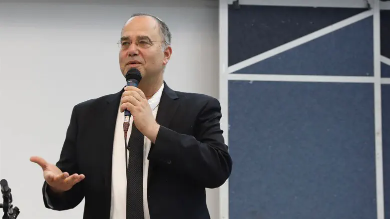 מחלוקת לשם שמיים: גנץ מול איזנקוט וטרופר