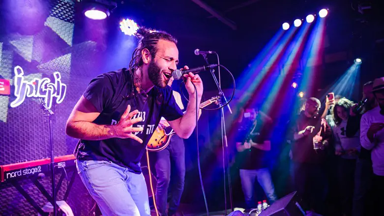 נועם צוריאלי בשיר חשוף על המילואים: "אני לא משאיר אותי מאחור"
