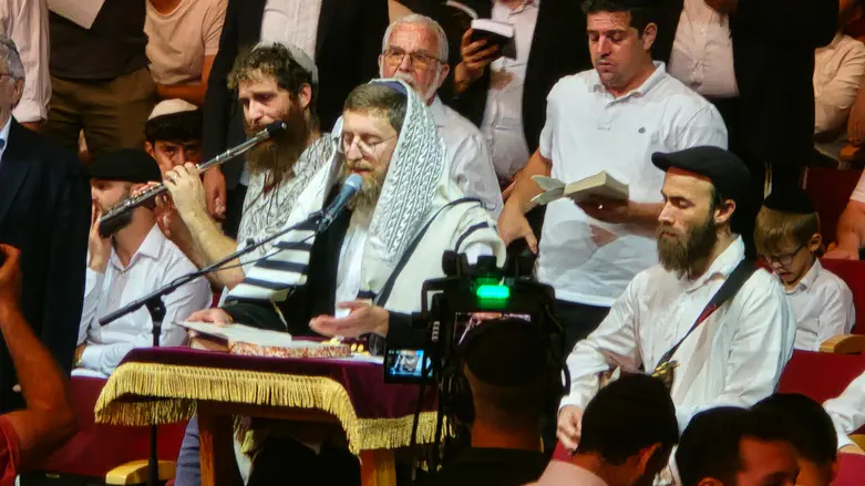 שידור חי מירושלים: סליחות בשירה וניגון עם יצחק מאיר