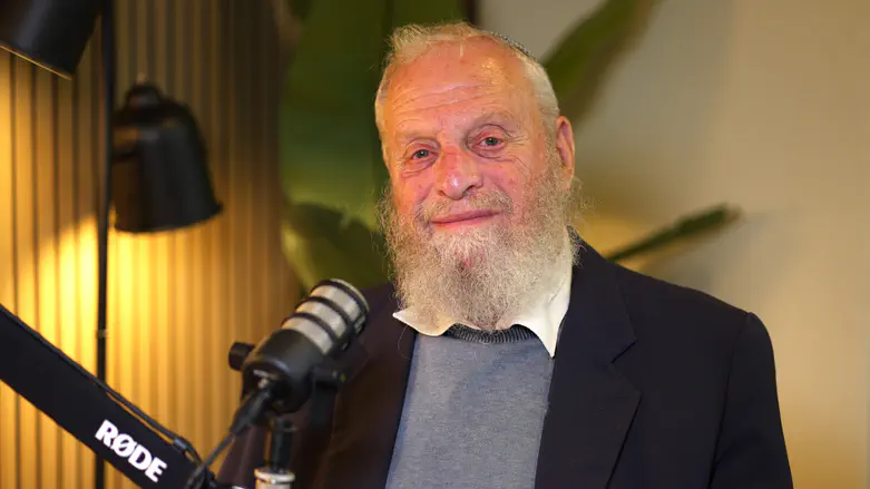 הרב יואל בן-נון: כך אמי לימדה אותי שאין סתירה בין תורה למדע
