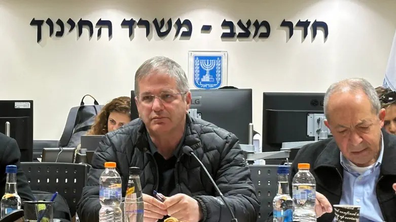 עד 19.5 אלף שקל למורה: התנאים שמסתתרים מאחורי החוזים האישיים