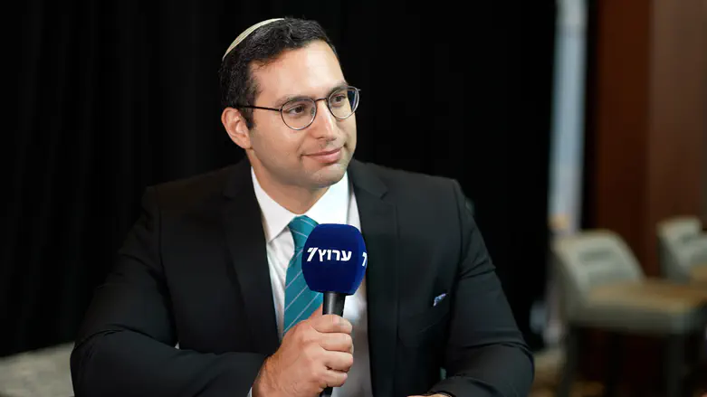האור שהאיר מקצה העולם ועד קצהו