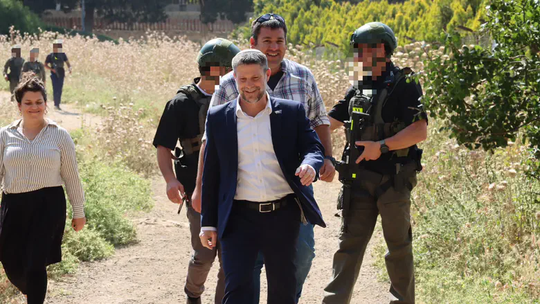 משרד הפנים העניק סמלי יישוב לגבעת הראל ולסחלב: "הישג עצום"
