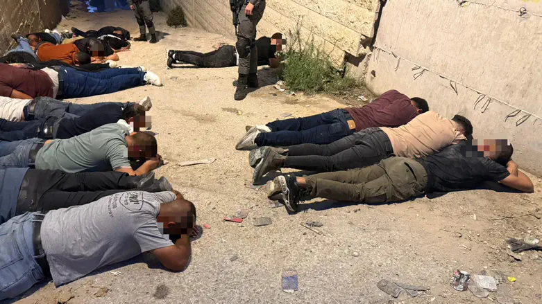 תיעוד: 18 שב"חים הוסלקו בדופן כפולה בגחון משאית