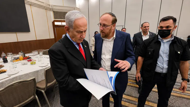 ברל'ה קרומבי הציג לנתניהו: "התוכנית להצלת הימין בבחירות"