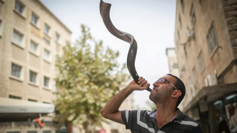 "ארשת שפתינו": מתורת הרב איסר קלונסקי לימים הנוראים