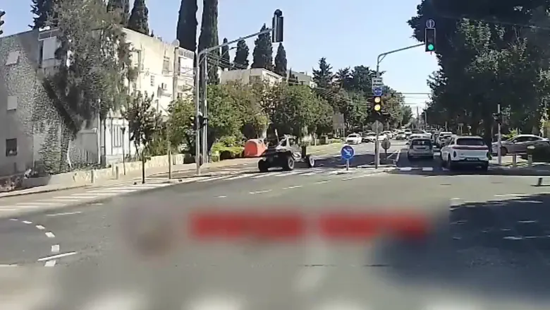 תיעוד | נהג הטרקטורון השתולל ברחובות חיפה - ונעצר