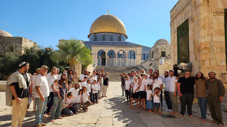 לקראת הימים הנוראים: תלמידי ובוגרי ישיבת ההסדר צפת עלו להר הבית
