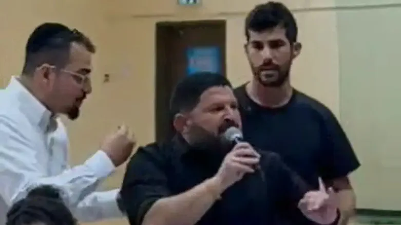 יכולים לסרב פקודה? אלמוג כהן הפתיע את פעיל אחים לנשק