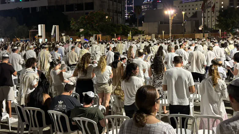 שלוש שנים אחרי 7 באוקטובר: תפילת יום הכיפורים חזרה לכיכר החטופים