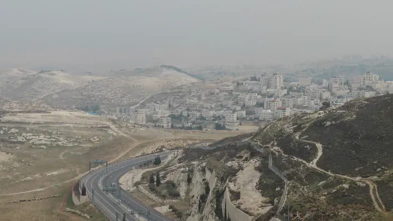 הקפאת בנייה ב-E1? ראש עיריית מעלה אדומים מאשים: "מחטף פוליטי"