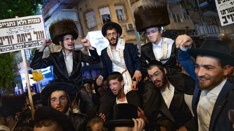 "צבא האויב": מפגן הענק לכבוד העריקים החרדים