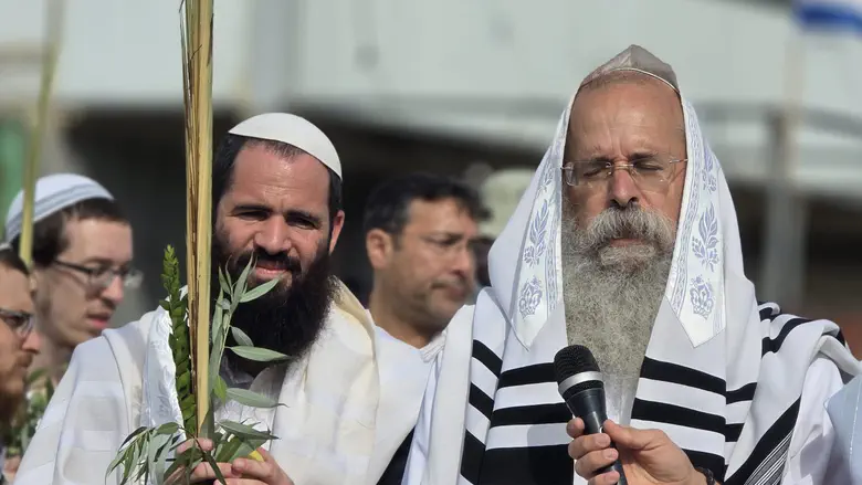 מאות בהלל מוזיקלי בכיכר ביתוניא