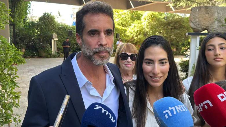 "יש לנו שני ימי הולדת": גיבור טיסת פליי דובאי בבית הנשיא
