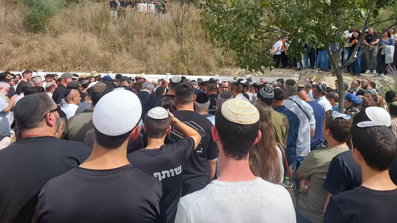 לפני הלוויית אלעזר וילנסקי | הרב שמואל אליהו לתלמידים: "מדובר בהרוג מלחמה"