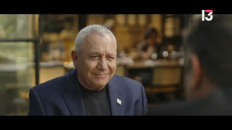 איזנקוט: לא שולט באנגלית? זה טוב לקמפיין