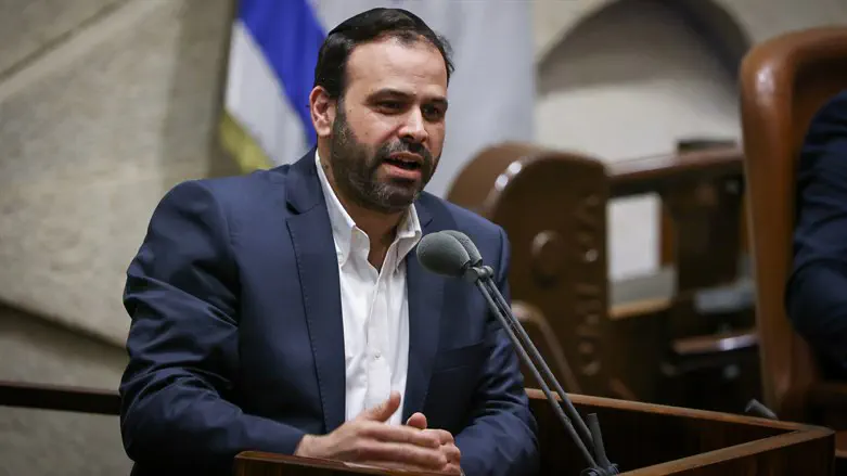 Shas lawmaker demands Jewish teachers for Jewish school