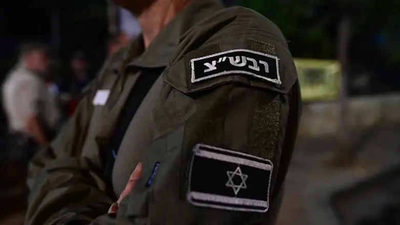Samaria security officials arrested in pre-dawn raid